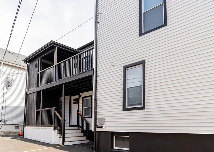 Modern East Boston 2 Bed 2 Bath